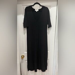 NWOT Tuckernuck Black V-Neck Stretchy Knit Dress with Elbow Length Sleeves